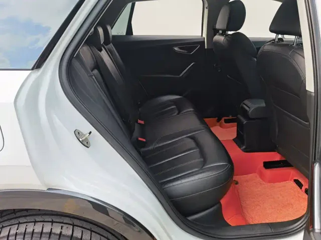 Audi Q2L — Фото автомобиля 25