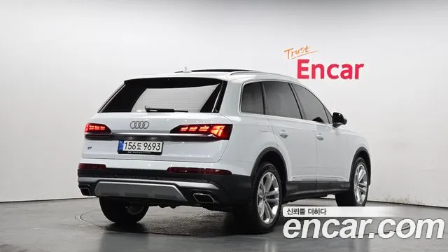 Audi Q7 — Фото автомобиля 2