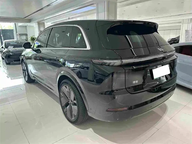 Li Auto L7 — Фото автомобиля 6