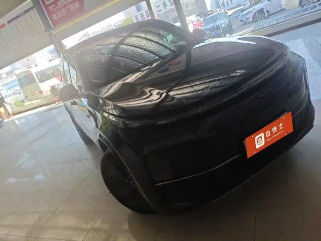 Li Auto L8 — Фото автомобиля 2