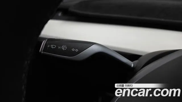 Tesla Model Y — Фото автомобиля 26