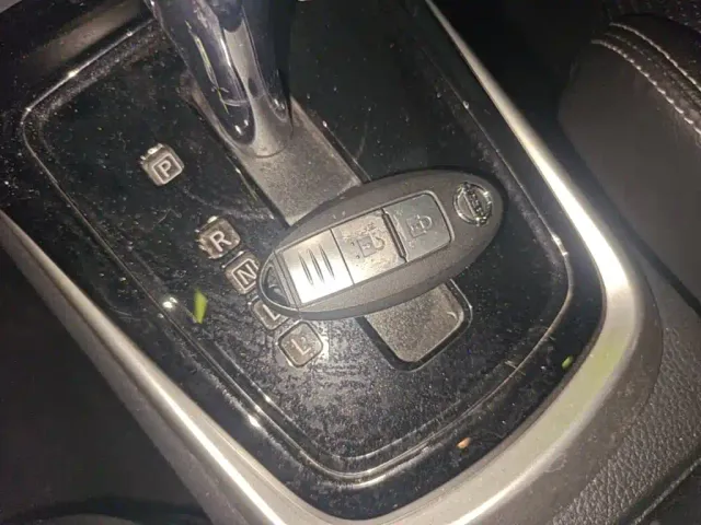 Nissan Tiida — Фото автомобиля 8