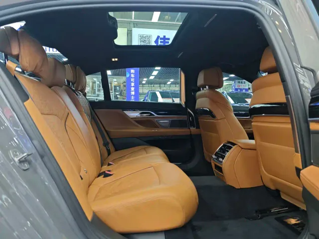 BMW 7 Series — Фото автомобиля 8