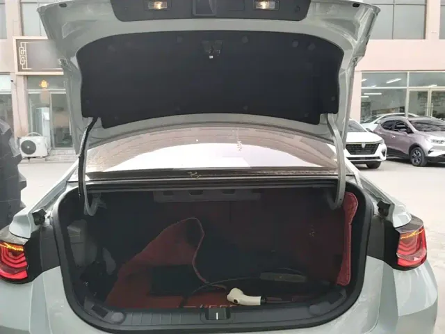 Geely Emgrand L — Фото автомобиля 18