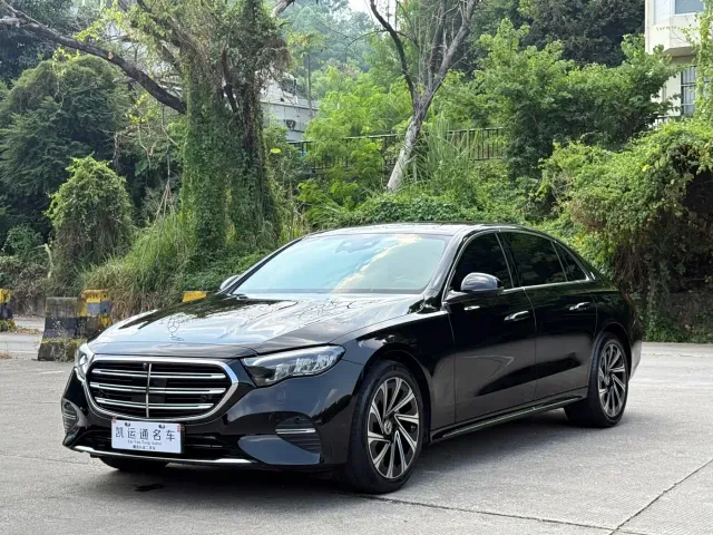 Mercedes-Benz E-Class — Фото автомобиля 2