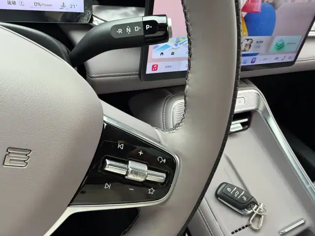 Roewe M7 DMH — Фото автомобиля 10