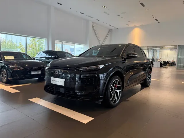 Фотография автомобиля — Audi Q6L e-tron