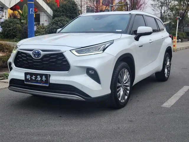 Фотография автомобиля — Toyota Highlander
