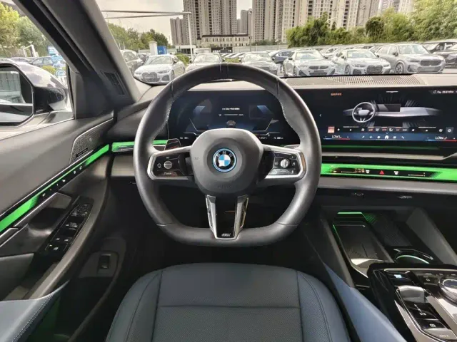 BMW i5 — Фото автомобиля 12