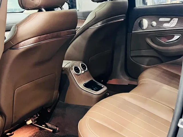 Mercedes-Benz E-Class — Фото автомобиля 14