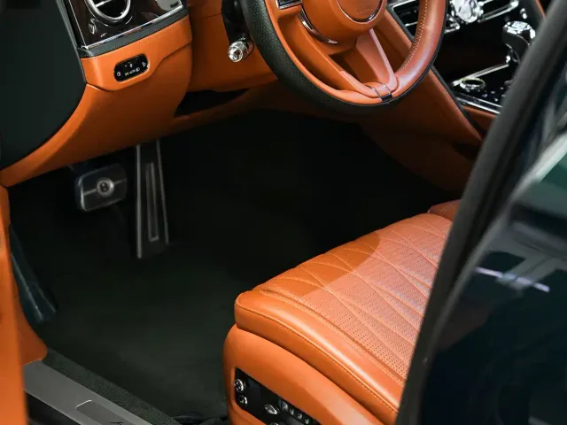 Bentley Flying Spur — Фото автомобиля 10