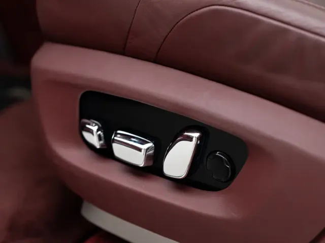 Rolls-Royce Phantom — Фото автомобиля 17