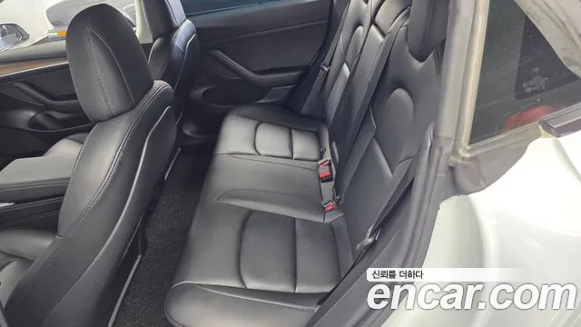 Tesla Model 3 — Фото автомобиля 16