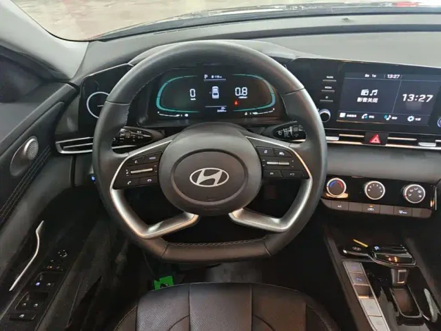 Hyundai Elantra — Фото автомобиля 10