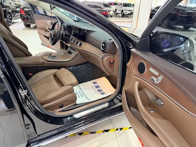 Mercedes-Benz E-Class — Фото автомобиля 10