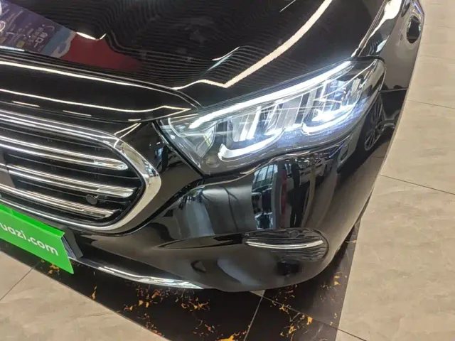 Mercedes-Benz E-Class — Фото автомобиля 23