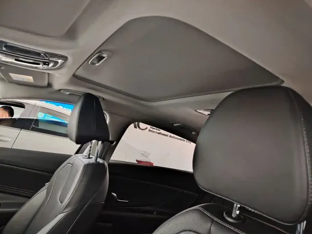 Hyundai Elantra — Фото автомобиля 15