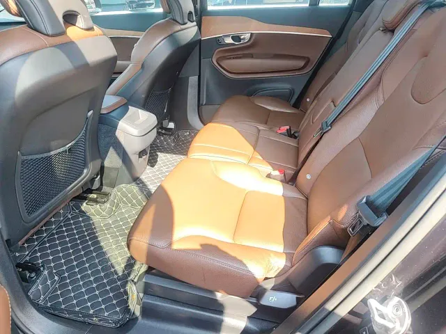 Volvo XC90 — Фото автомобиля 4