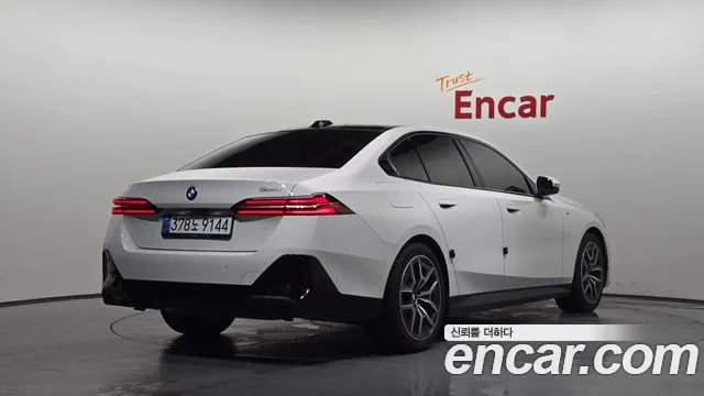 BMW 5-Series — Фото автомобиля 2