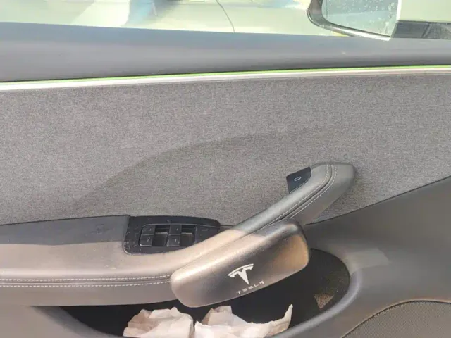 Tesla Model 3 — Фото автомобиля 3