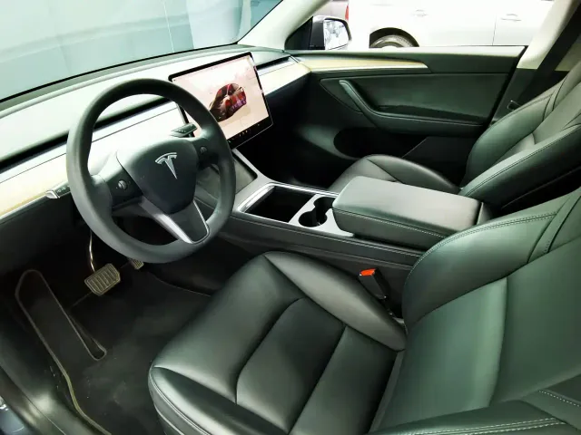 Tesla Model Y — Фото автомобиля 7