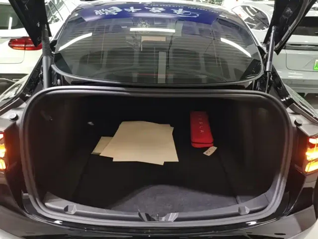 Tesla Model 3 — Фото автомобиля 18