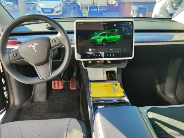 Tesla Model Y — Фото автомобиля 12