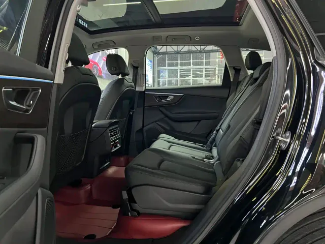 Audi Q7 — Фото автомобиля 6
