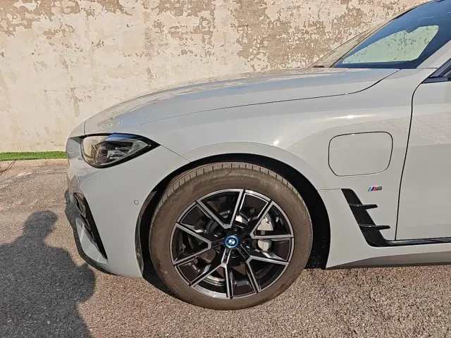 BMW i4 — Фото автомобиля 6