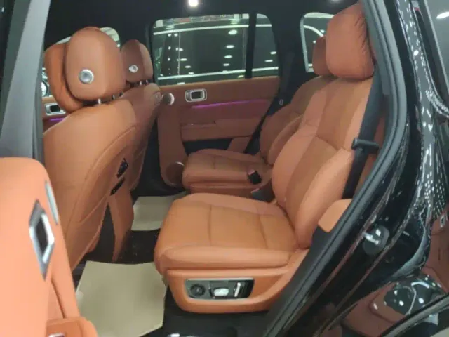 Li Auto L8 — Фото автомобиля 16