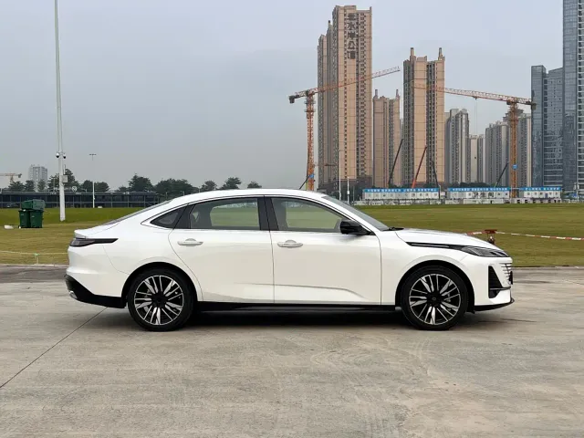 Changan Eado — Фото автомобиля 7