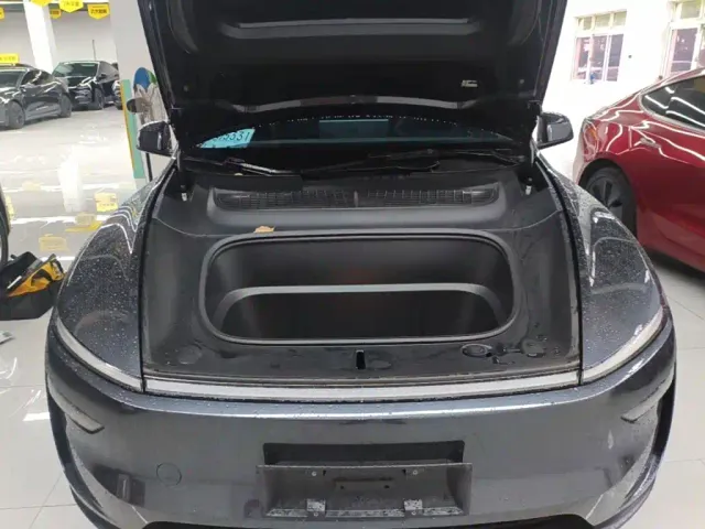 Tesla Model Y — Фото автомобиля 19