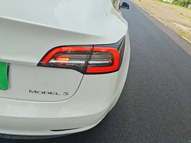 Tesla Model 3 — Фото автомобиля 7