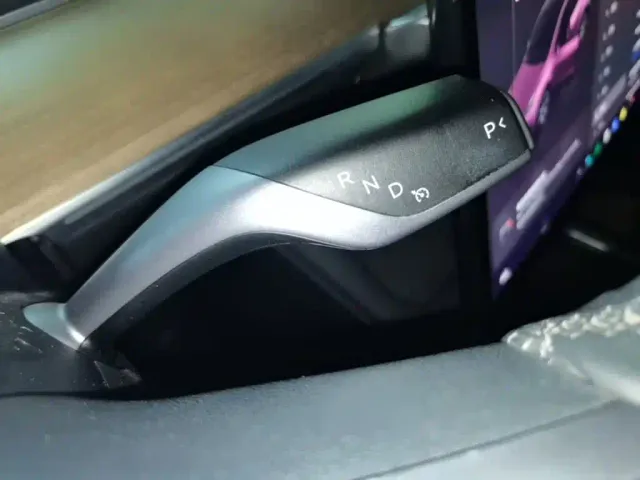 Tesla Model Y — Фото автомобиля 13