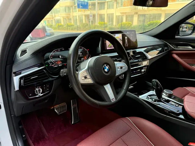 BMW 5 Series — Фото автомобиля 11