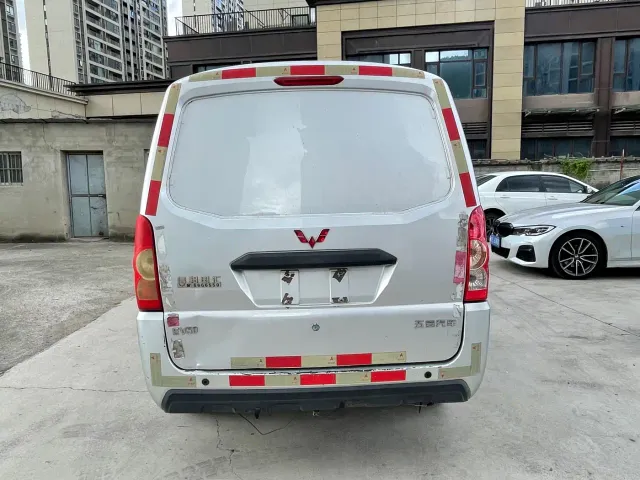 Wuling EV50 — Фото автомобиля 8