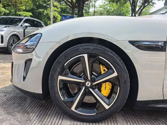 Xiaomi SU7 — Фото автомобиля 18