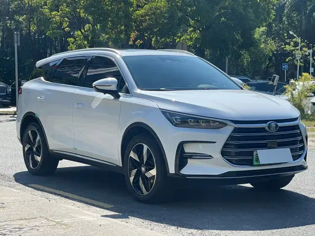 BYD Tang — Фото автомобиля 3