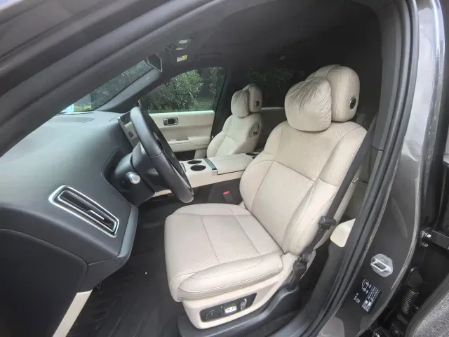 Li Auto L8 — Фото автомобиля 9