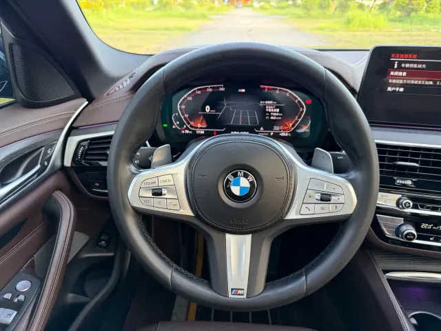 BMW 5 Series — Фото автомобиля 12