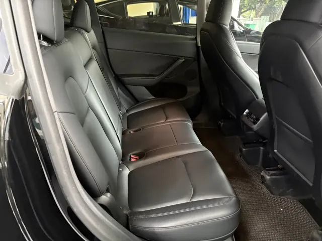 Tesla Model Y — Фото автомобиля 13