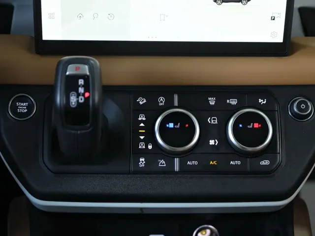 Land Rover Defender — Фото автомобиля 14