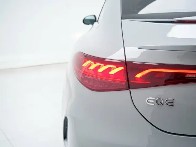 Mercedes-Benz EQE — Фото автомобиля 12