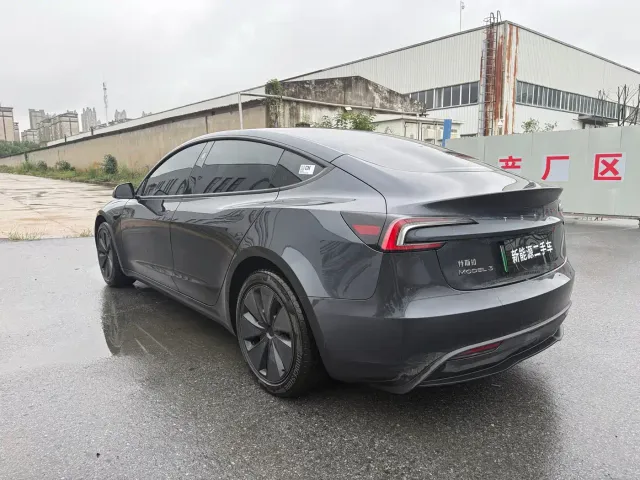 Tesla Model 3 — Фото автомобиля 7