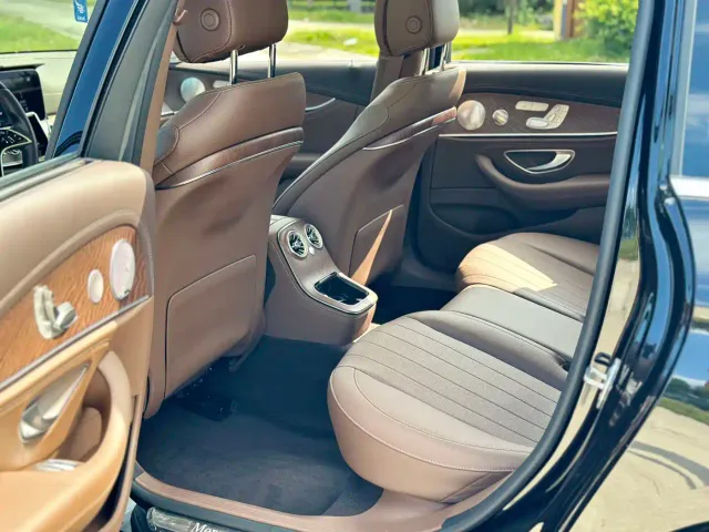 Mercedes-Benz E-Class — Фото автомобиля 9