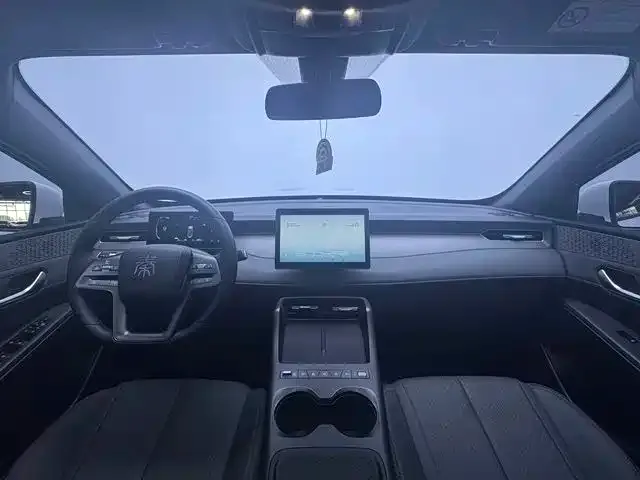BYD Qin PLUS 2026 Model DM-i 210KM Progressive Edition — Фото автомобиля 12