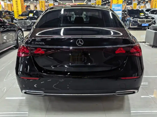 Mercedes-Benz E-Class — Фото автомобиля 14