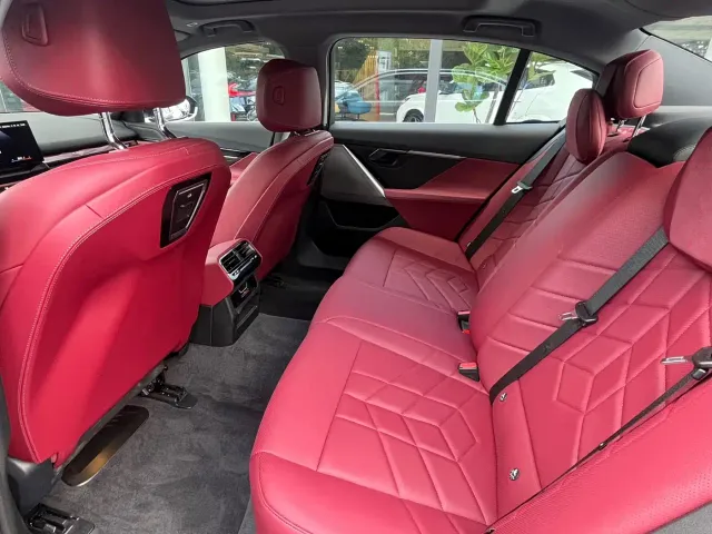 BMW i5 — Фото автомобиля 9