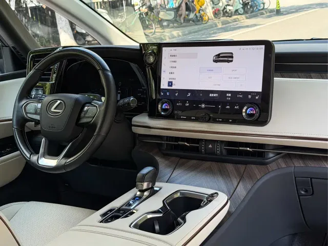 Lexus LM — Фото автомобиля 22