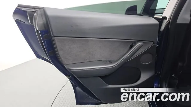 Tesla Model Y — Фото автомобиля 14